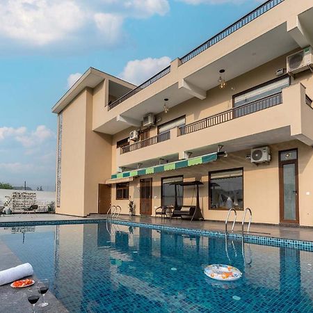 Brookvale Manor By Stayvista - Private Pool Haven With Endless Views & Indoor Fun Sohna Luaran gambar