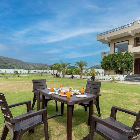 Brookvale Manor By Stayvista - Private Pool Haven With Endless Views & Indoor Fun Sohna Luaran gambar