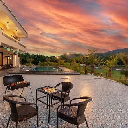 Brookvale Manor By Stayvista - Private Pool Haven With Endless Views & Indoor Fun Sohna Luaran gambar