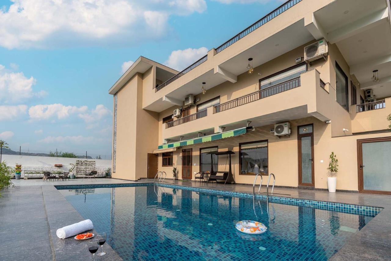 Brookvale Manor By Stayvista - Private Pool Haven With Endless Views & Indoor Fun Sohna Luaran gambar