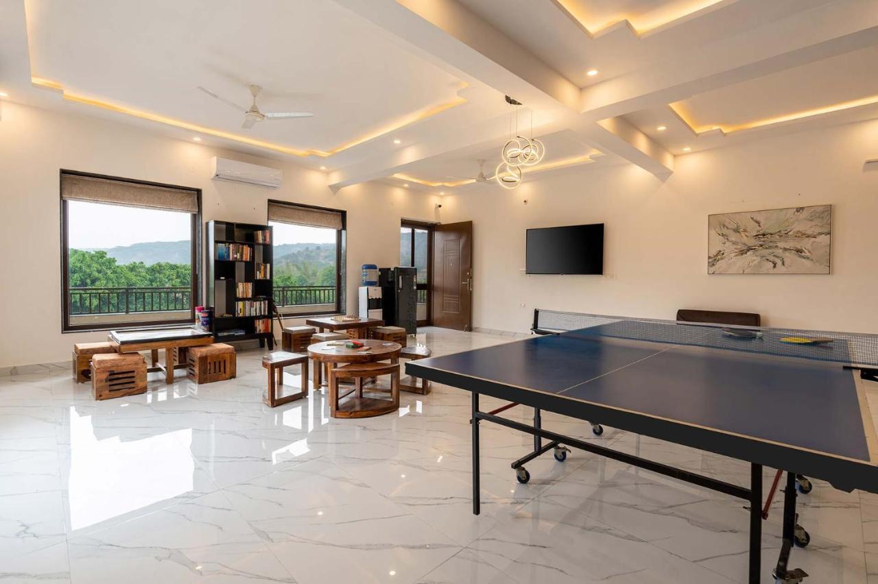 Brookvale Manor By Stayvista - Private Pool Haven With Endless Views & Indoor Fun Sohna Luaran gambar