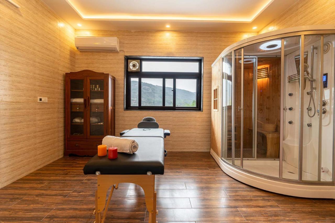 Brookvale Manor By Stayvista - Private Pool Haven With Endless Views & Indoor Fun Sohna Luaran gambar