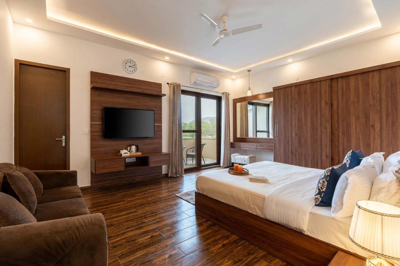 Brookvale Manor By Stayvista - Private Pool Haven With Endless Views & Indoor Fun Sohna Luaran gambar
