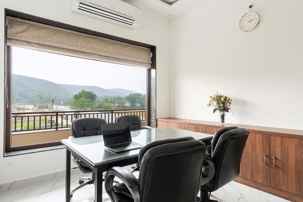 Brookvale Manor By Stayvista - Private Pool Haven With Endless Views & Indoor Fun Sohna Luaran gambar
