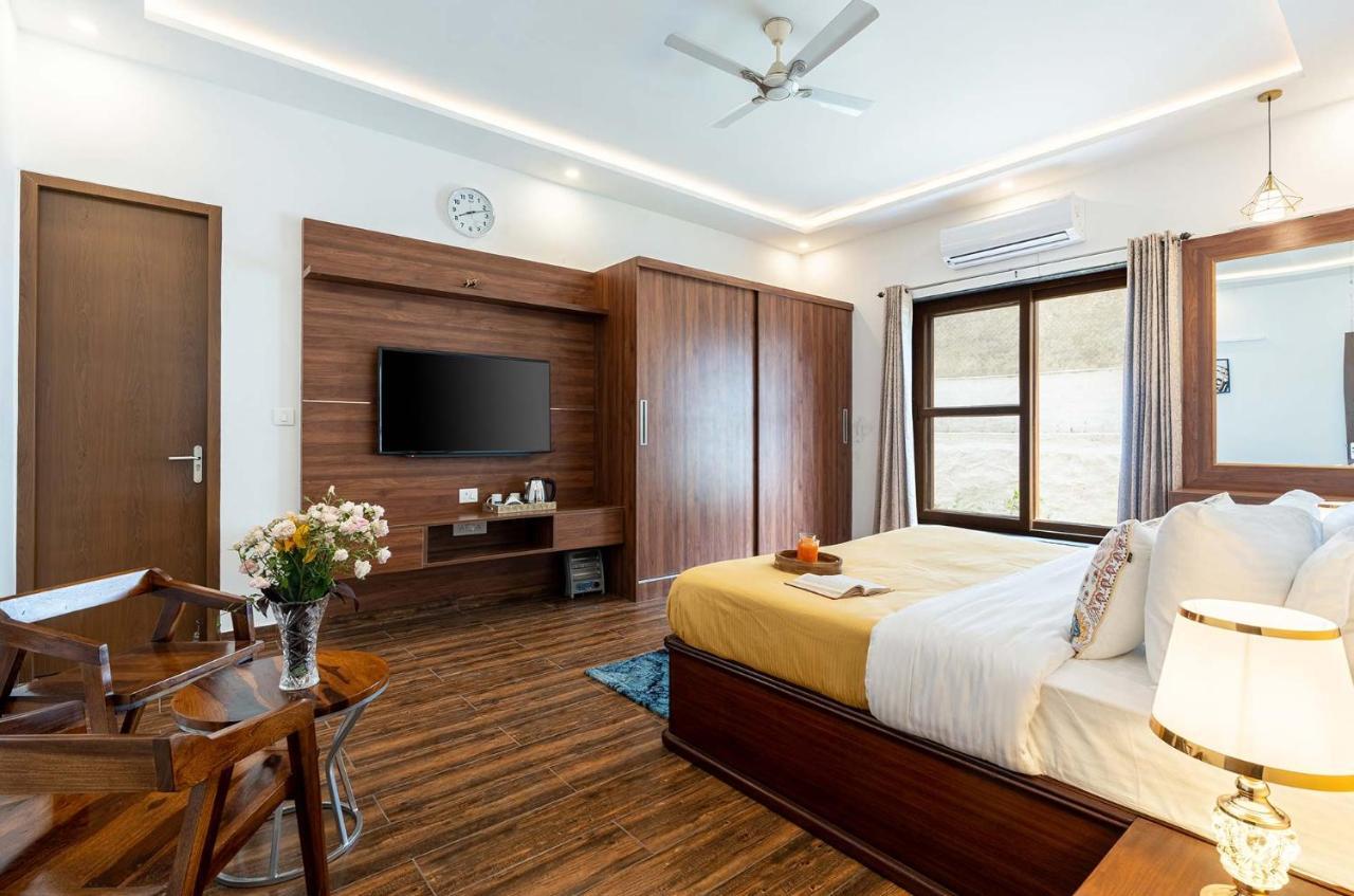 Brookvale Manor By Stayvista - Private Pool Haven With Endless Views & Indoor Fun Sohna Luaran gambar