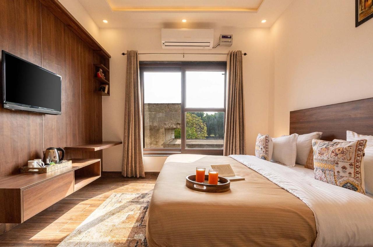 Brookvale Manor By Stayvista - Private Pool Haven With Endless Views & Indoor Fun Sohna Luaran gambar