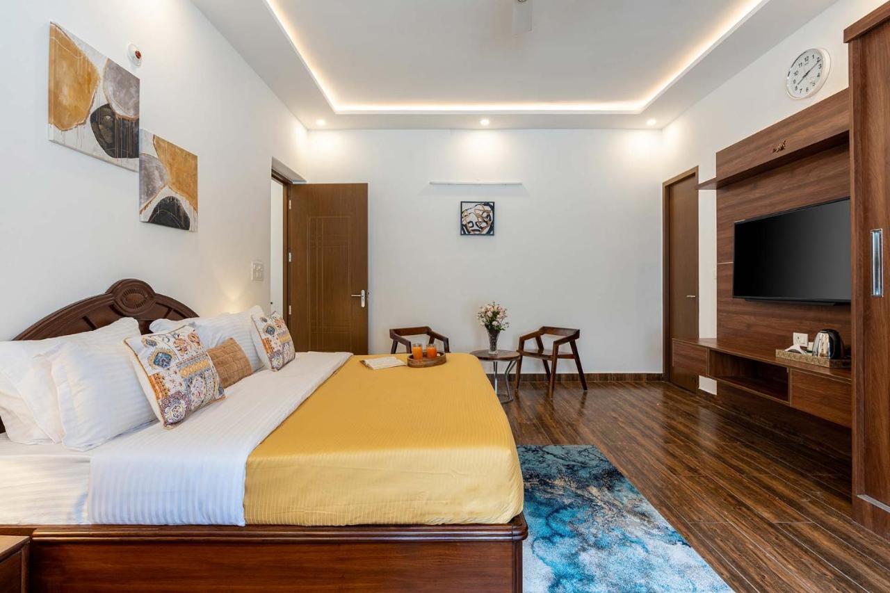 Brookvale Manor By Stayvista - Private Pool Haven With Endless Views & Indoor Fun Sohna Luaran gambar