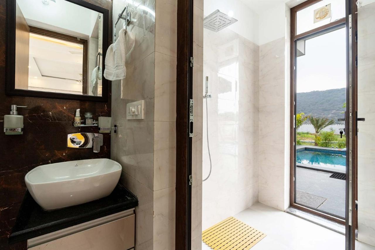 Brookvale Manor By Stayvista - Private Pool Haven With Endless Views & Indoor Fun Sohna Luaran gambar