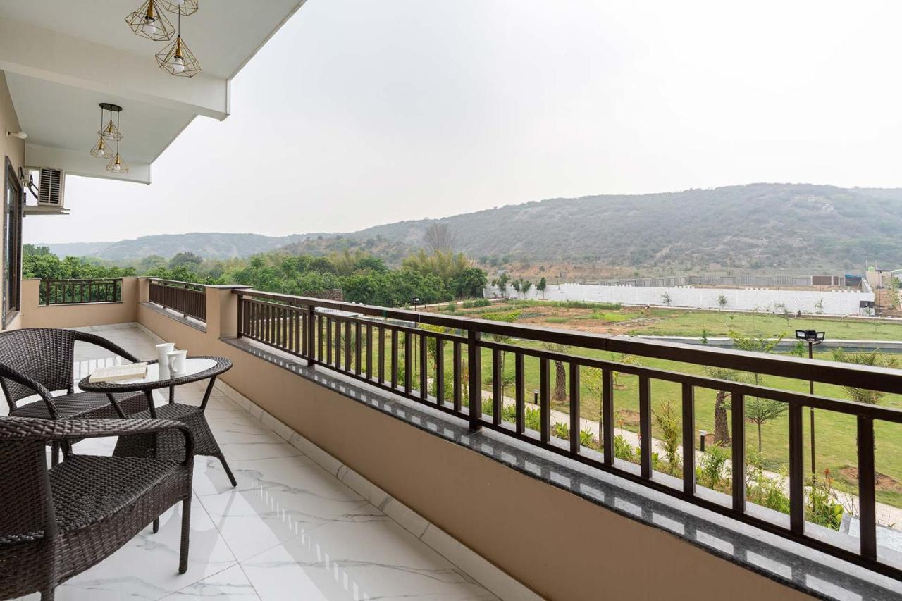 Brookvale Manor By Stayvista - Private Pool Haven With Endless Views & Indoor Fun Sohna Luaran gambar