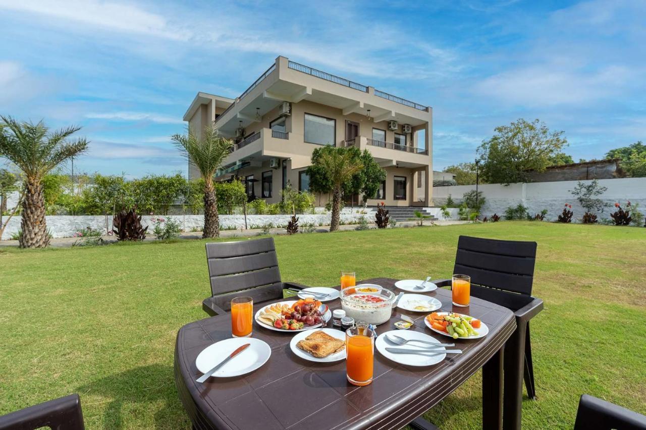 Brookvale Manor By Stayvista - Private Pool Haven With Endless Views & Indoor Fun Sohna Luaran gambar