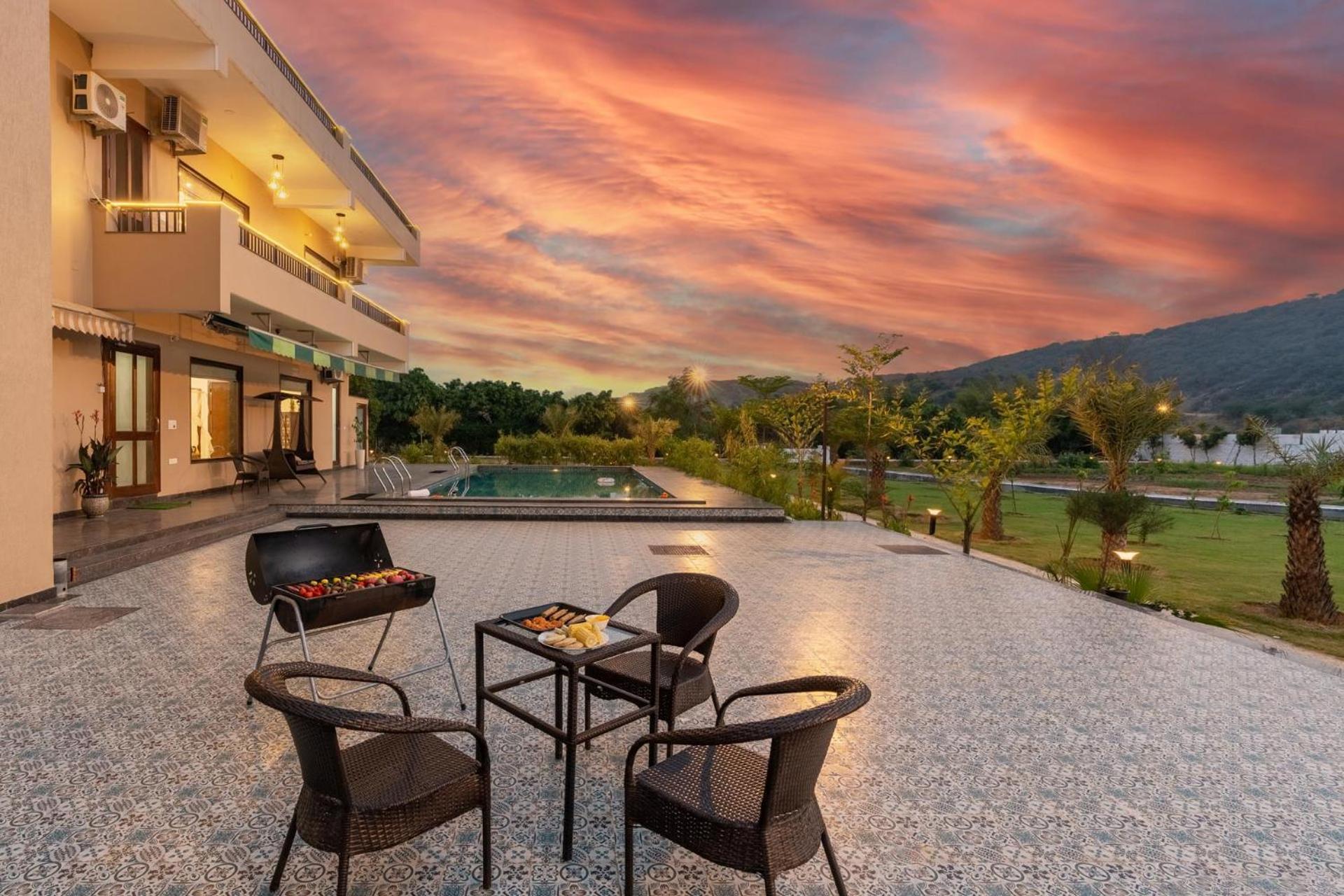 Brookvale Manor By Stayvista - Private Pool Haven With Endless Views & Indoor Fun Sohna Luaran gambar
